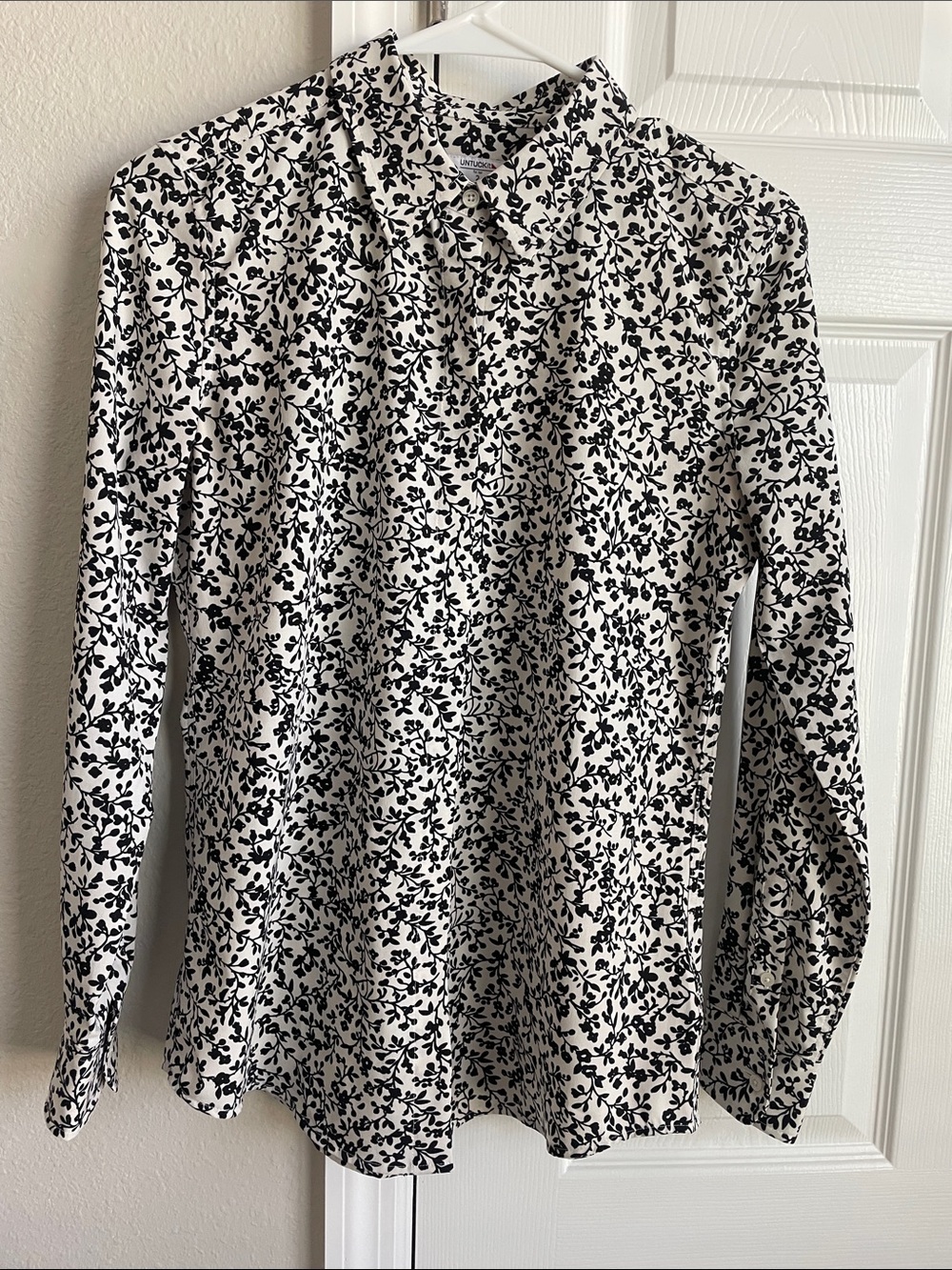 Untuckit for Her Nora Black & White Floral Button-Up Blouse